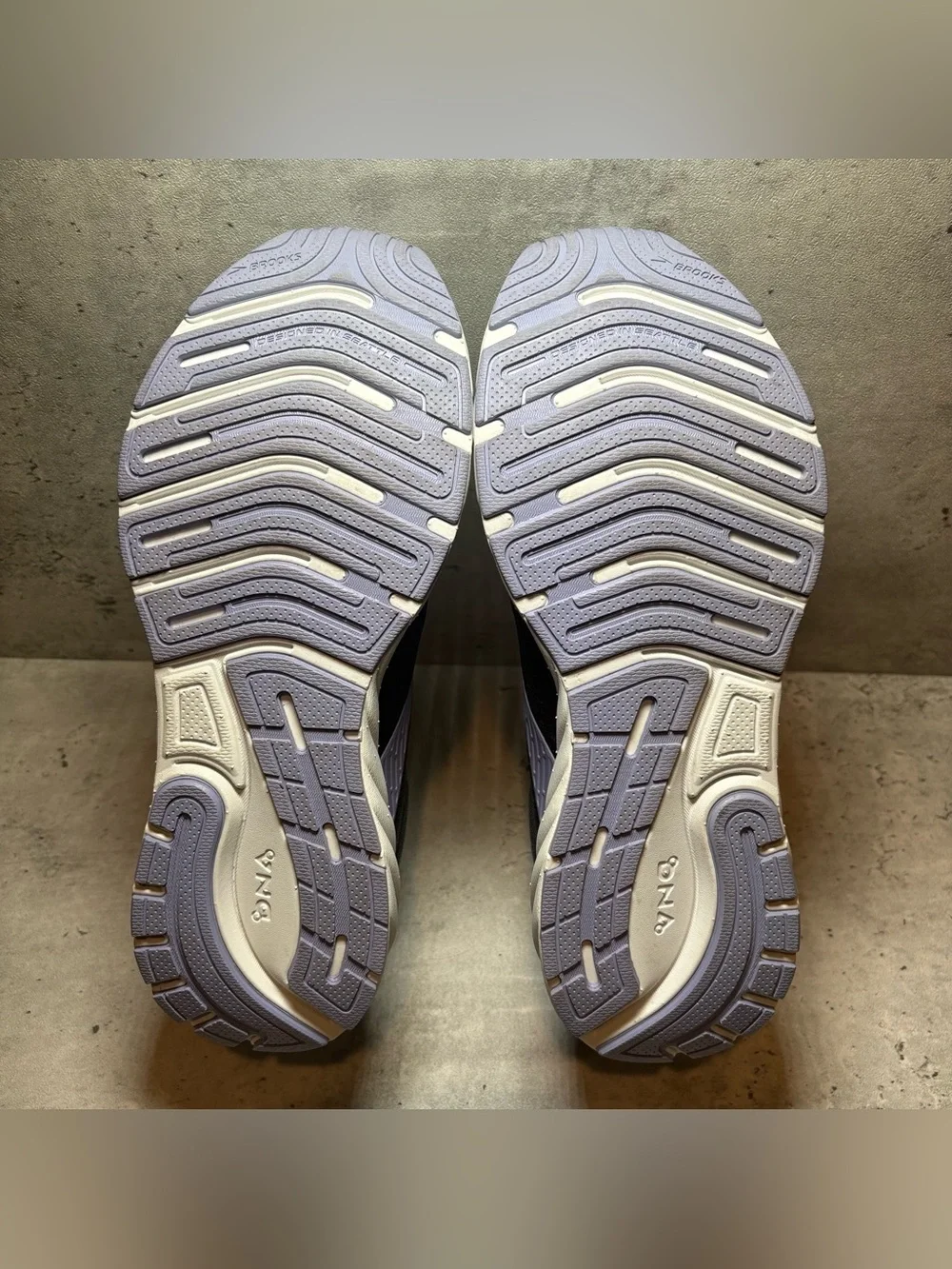 NEW Brooks Anthem 6 Women’s Size 8.5 B Running Athletic Shoes Black Purple